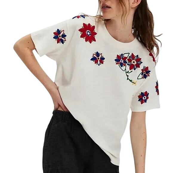 Free People MEDIUM Petal Stitch Floral Embroidered Tee NWT - Picture 1 of 3